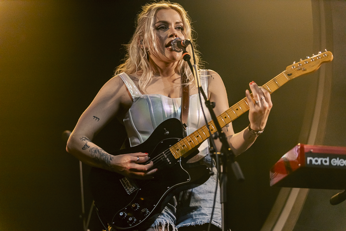 Casey McQuillen @ Ancienne Belgique, foto 4, foto's door Peter Smet - FrontView Magazine
