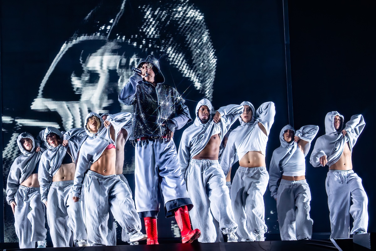 Oscar and the Wolf @ Sportpaleis, picture 7, photographed by Dorien Goetschalckx - FrontView Magazine
