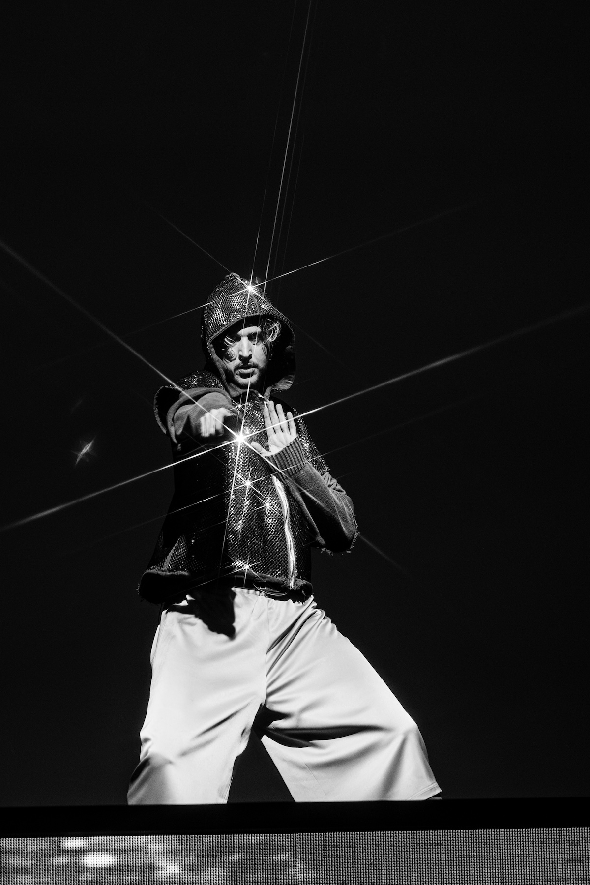 Oscar and the Wolf @ Sportpaleis, picture 10, photographed by Dorien Goetschalckx - FrontView Magazine
