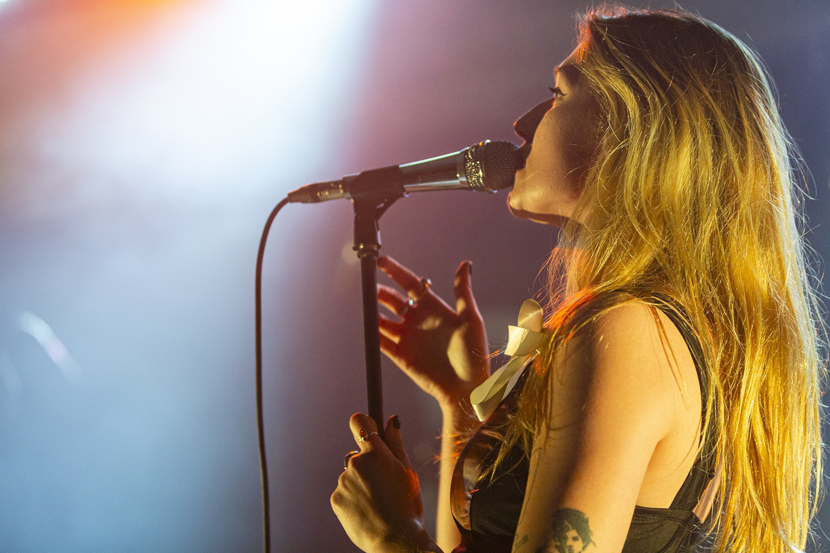 Jen @ De Casino, picture 7, photographed by Edwin Houdevelt - FrontView Magazine