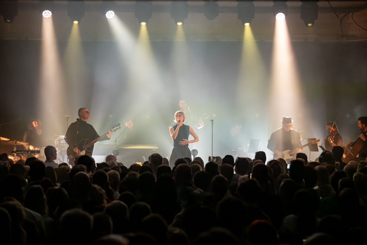 Hooverphonic @ De Casino, picture 6, photographed by Bart Janssens - FrontView Magazine