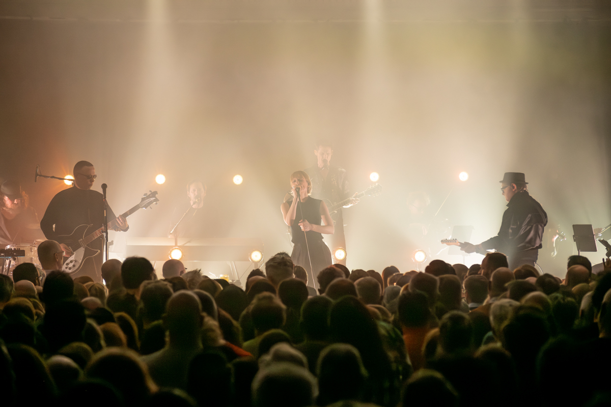 Hooverphonic @ De Casino, picture 21, photographed by Bart Janssens - FrontView Magazine