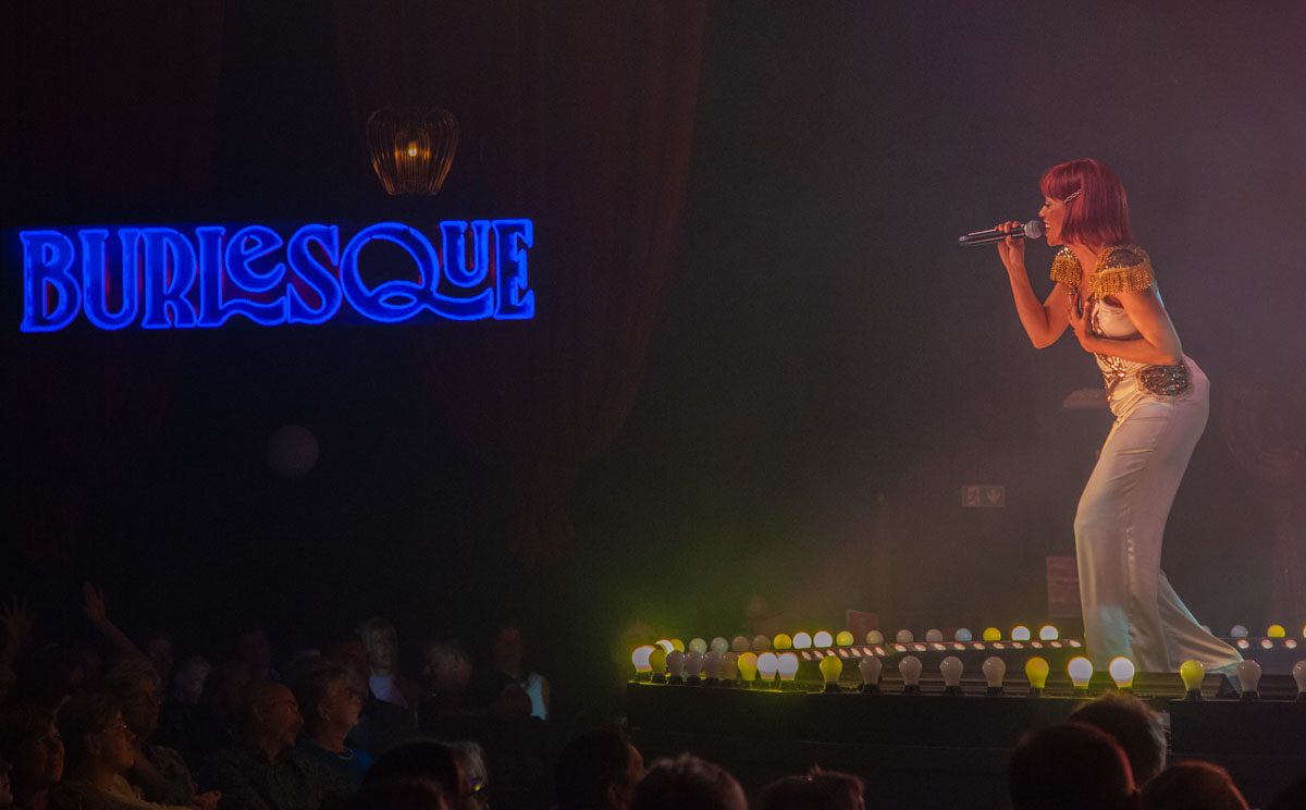 Première Burlesque @ Witte Paard, picture 5, photographed by Peter Minnebo, Luc Lemmens - FrontView Magazine