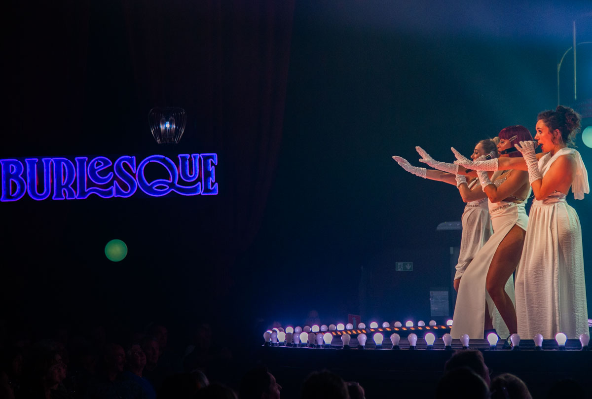 Première Burlesque @ Witte Paard, picture 8, photographed by Peter Minnebo, Luc Lemmens - FrontView Magazine