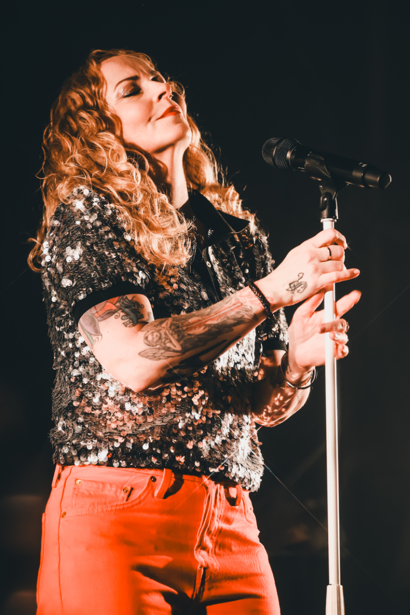 Anneke van Giersbergen en band Anneke van Giersbergen @ Poppodium Gebouw T, foto 2, foto's door Kitty van de Waart - FrontView Magazine