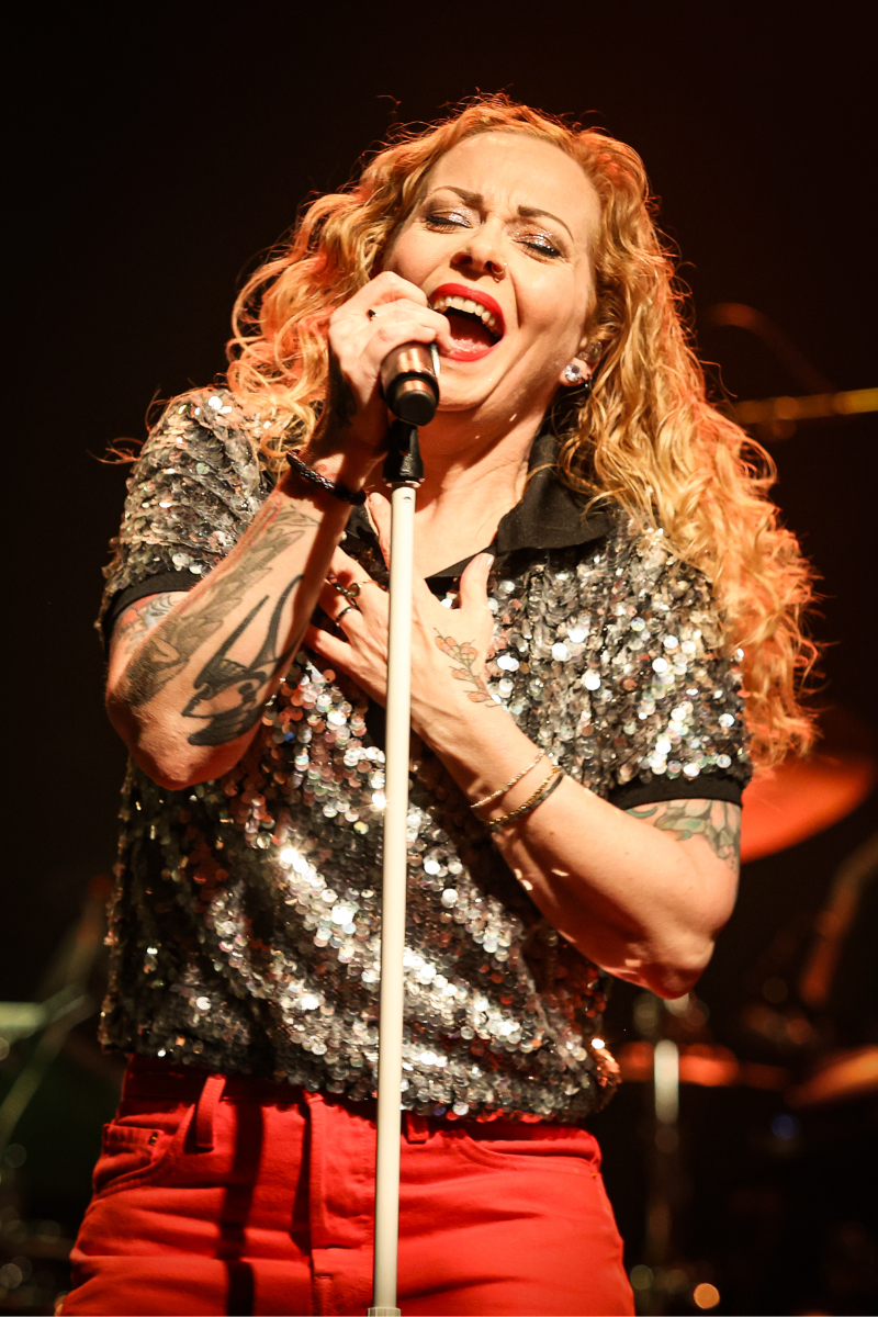 Anneke van Giersbergen en band Anneke van Giersbergen @ Poppodium Gebouw T, foto 9, foto's door Kitty van de Waart - FrontView Magazine