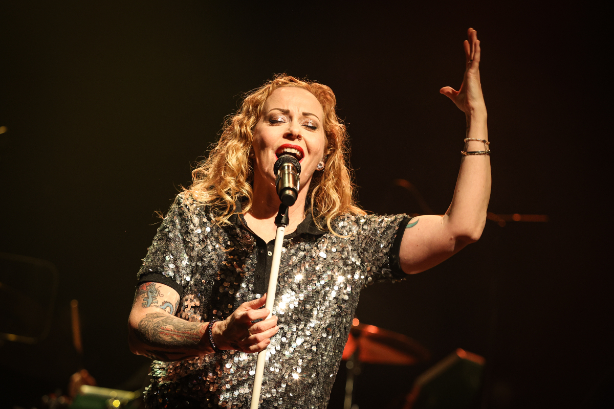 Anneke van Giersbergen en band Anneke van Giersbergen @ Poppodium Gebouw T, foto 10, foto's door Kitty van de Waart - FrontView Magazine