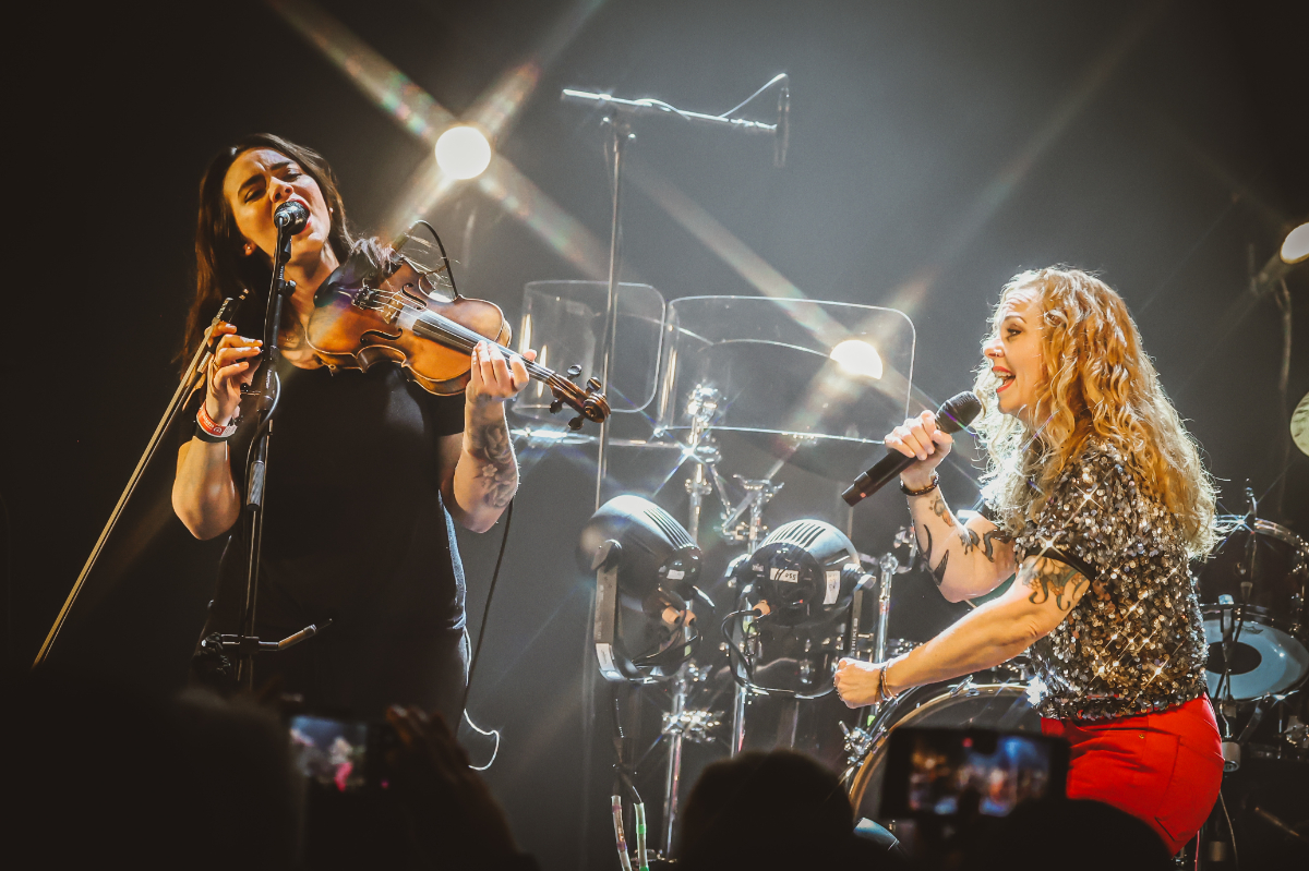 Anneke van Giersbergen en band Anneke van Giersbergen @ Poppodium Gebouw T, foto 19, foto's door Kitty van de Waart - FrontView Magazine