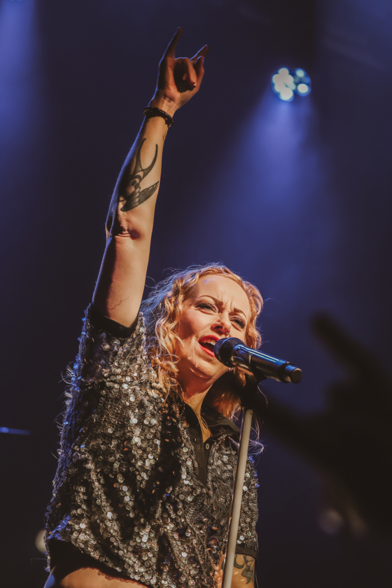 Anneke van Giersbergen en band Anneke van Giersbergen @ Poppodium Gebouw T, foto 20, foto's door Kitty van de Waart - FrontView Magazine