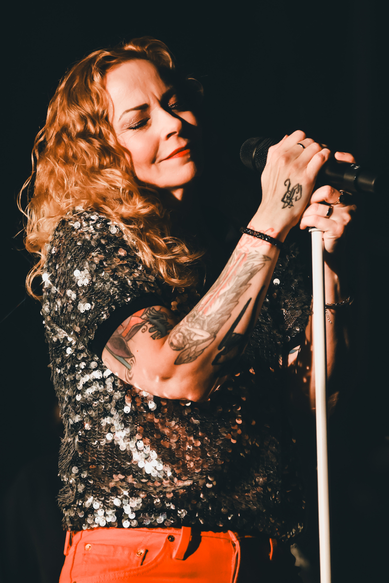 Anneke van Giersbergen en band Anneke van Giersbergen @ Poppodium Gebouw T, foto 25, foto's door Kitty van de Waart - FrontView Magazine