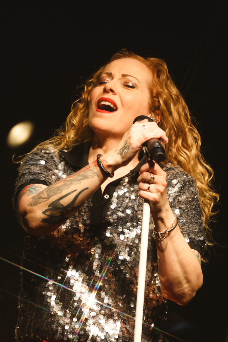Anneke van Giersbergen en band Anneke van Giersbergen @ Poppodium Gebouw T, foto 26, foto's door Kitty van de Waart - FrontView Magazine