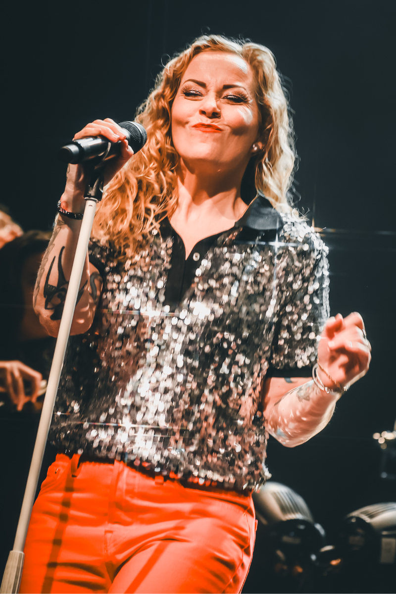 Anneke van Giersbergen en band Anneke van Giersbergen @ Poppodium Gebouw T, foto 34, foto's door Kitty van de Waart - FrontView Magazine