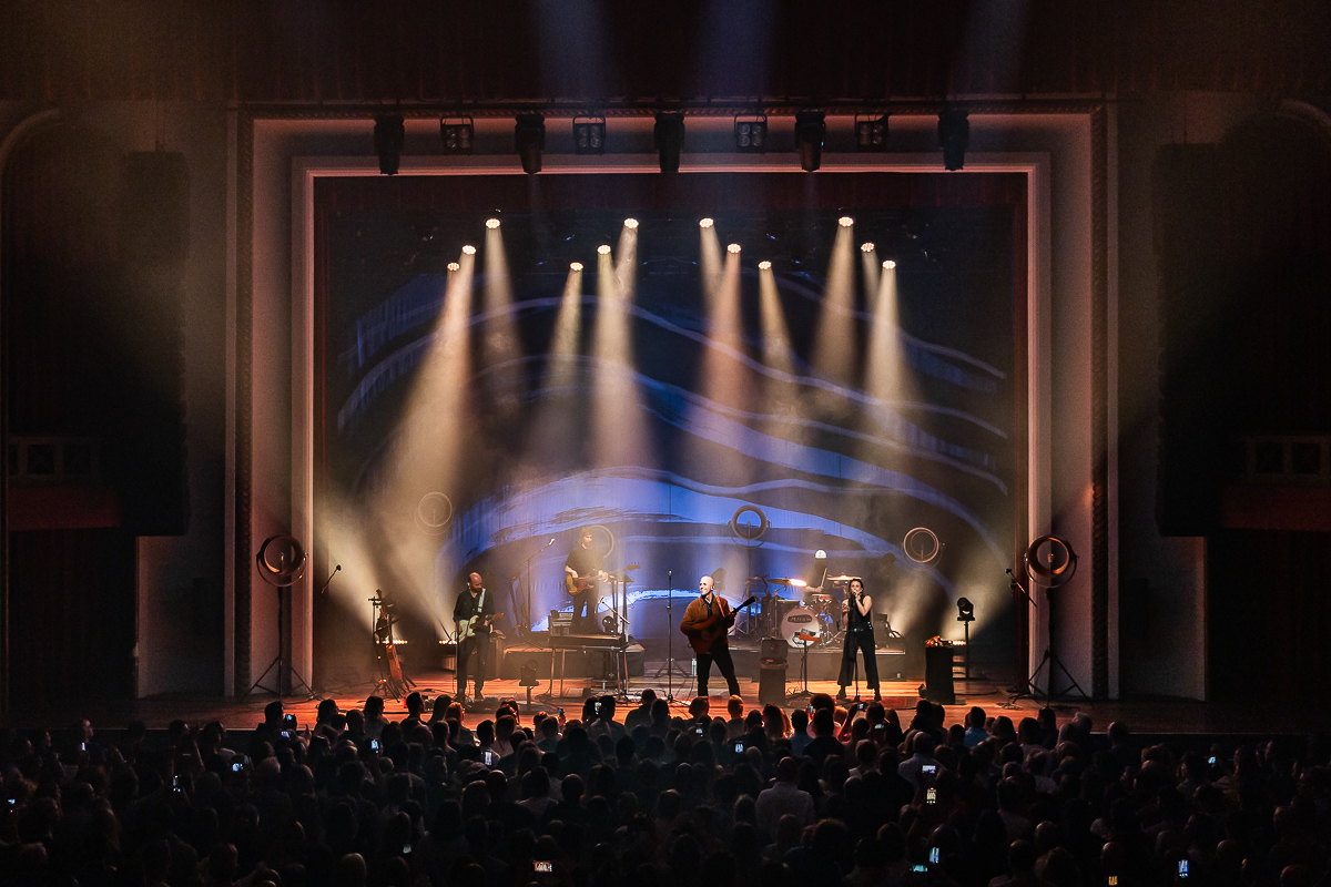 Milow Boy Made Out Of Stars @ De Roma, picture 8, photographed by Marc Verdonck - FrontView Magazine