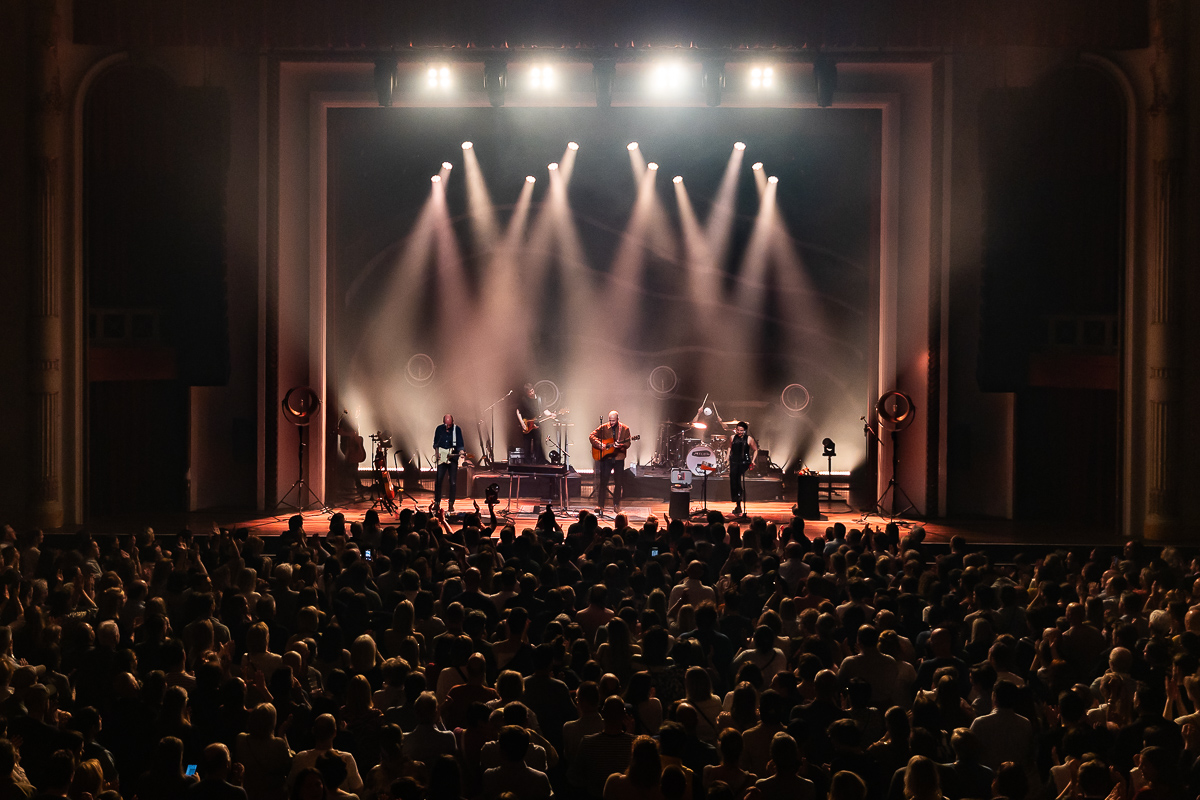 Milow Boy Made Out Of Stars @ De Roma, picture 13, photographed by Marc Verdonck - FrontView Magazine
