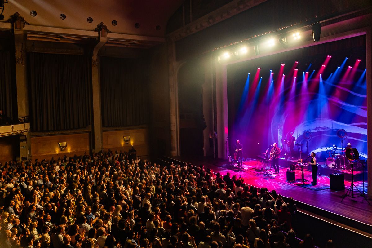 Milow Boy Made Out Of Stars @ De Roma, picture 17, photographed by Marc Verdonck - FrontView Magazine