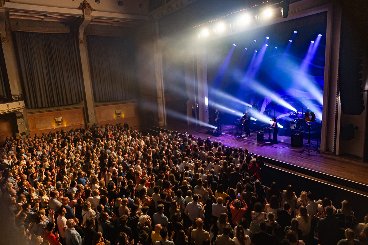 Milow Boy Made Out Of Stars @ De Roma, picture 24, photographed by Marc Verdonck - FrontView Magazine