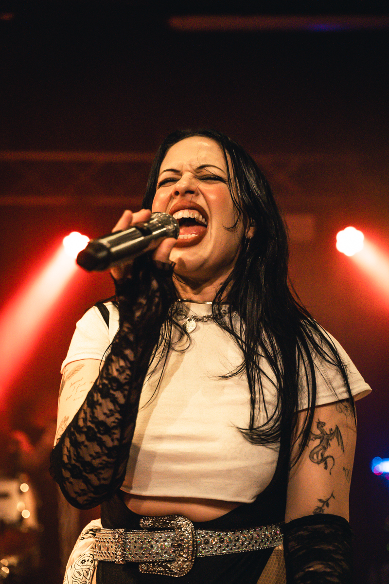 Kelsy Karter and The Heroines @ Kavka Oudaan, picture 3, photographed by Jelle Meersschaut - FrontView Magazine