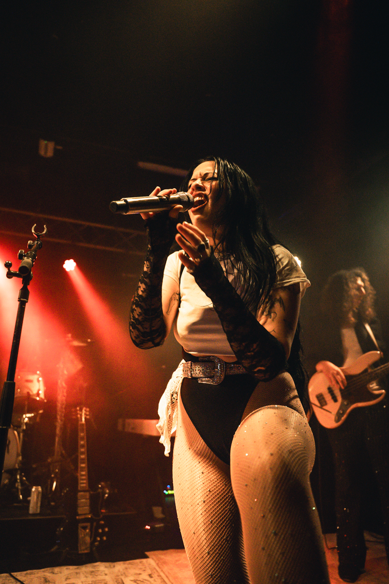 Kelsy Karter and The Heroines @ Kavka Oudaan, picture 4, photographed by Jelle Meersschaut - FrontView Magazine