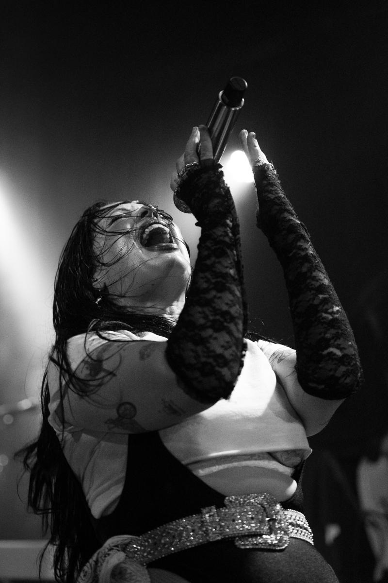 Kelsy Karter and The Heroines @ Kavka Oudaan, picture 7, photographed by Jelle Meersschaut - FrontView Magazine