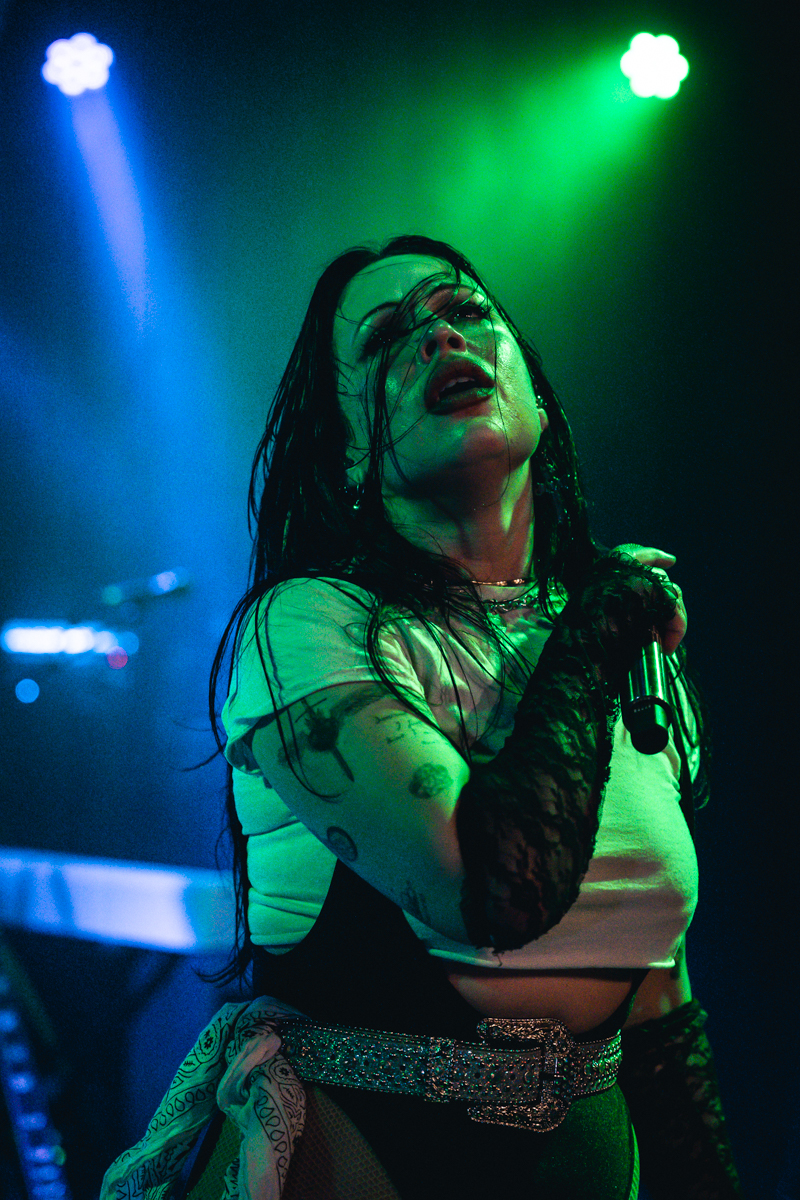Kelsy Karter and The Heroines @ Kavka Oudaan, picture 8, photographed by Jelle Meersschaut - FrontView Magazine