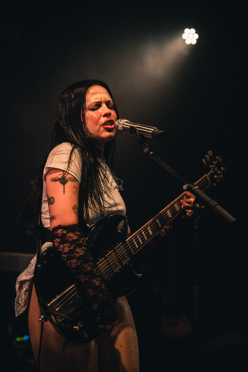 Kelsy Karter and The Heroines @ Kavka Oudaan, picture 12, photographed by Jelle Meersschaut - FrontView Magazine