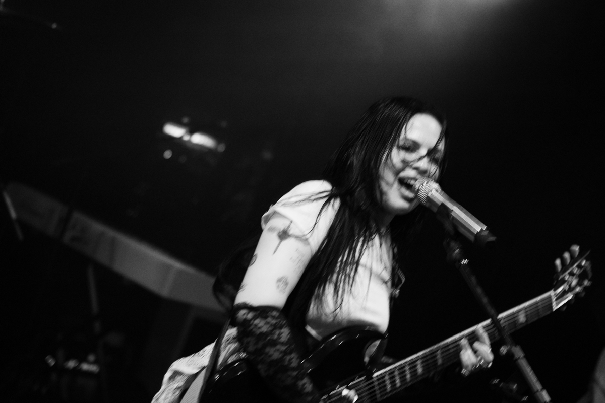 Kelsy Karter and The Heroines @ Kavka Oudaan, picture 14, photographed by Jelle Meersschaut - FrontView Magazine