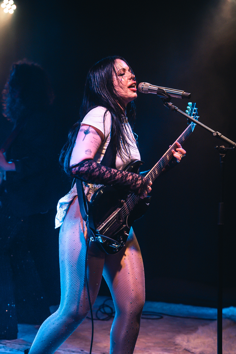 Kelsy Karter and The Heroines @ Kavka Oudaan, picture 15, photographed by Jelle Meersschaut - FrontView Magazine