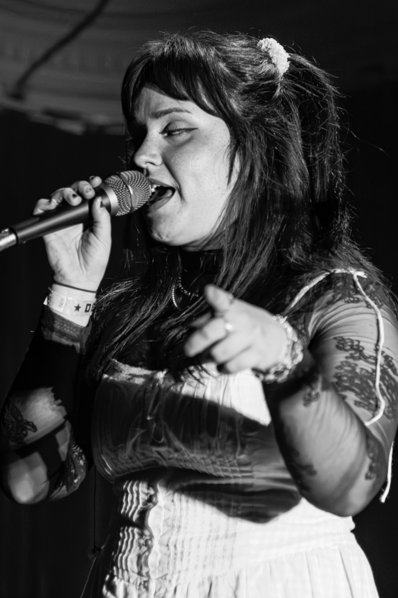 Vona Vella @ De Casino, picture 2, photographed by Bart Janssens - FrontView Magazine