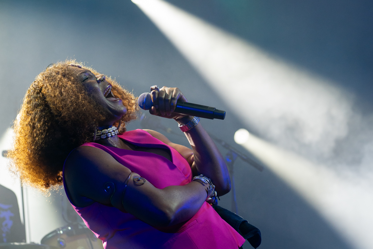 Justina Lee Brown @ Roots & Roses Festival, picture 8, photographed by Koen Marcoen - FrontView Magazine