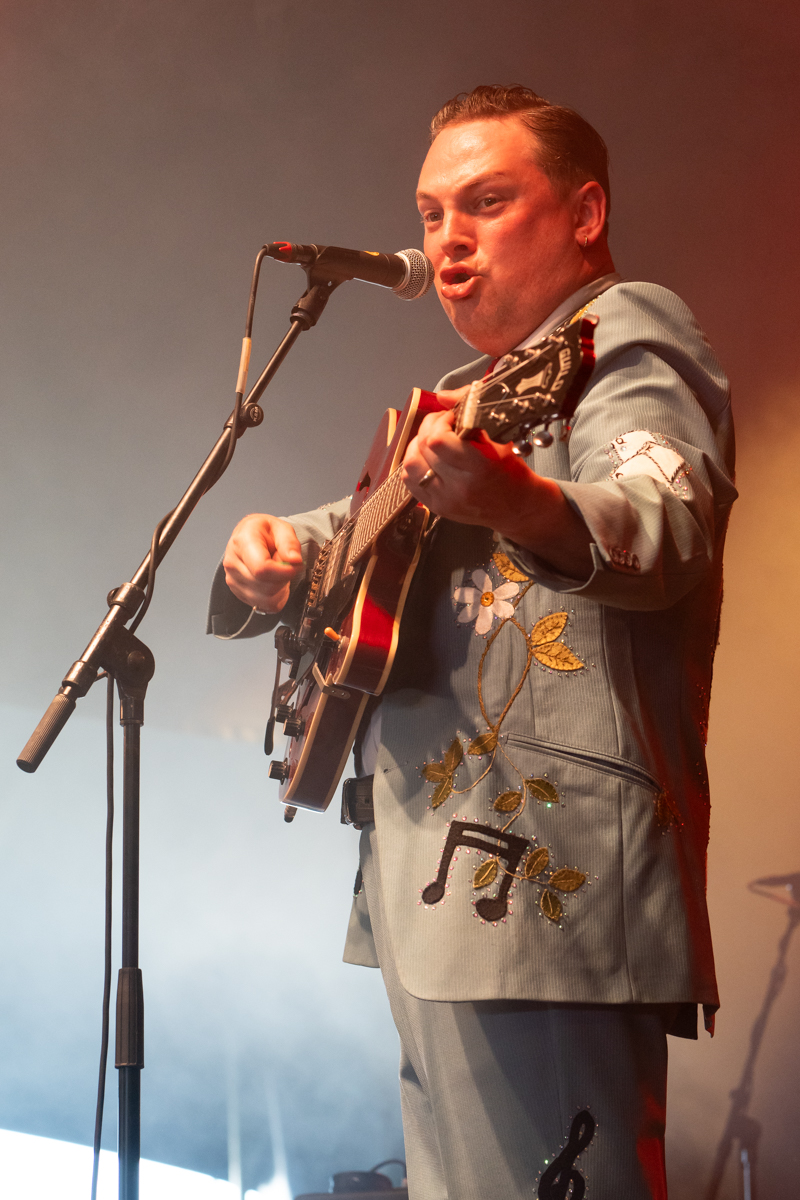Rob Heron & The Tea Pad Orchestra @ Roots & Roses Festival, picture 1, photographed by Koen Marcoen - FrontView Magazine
