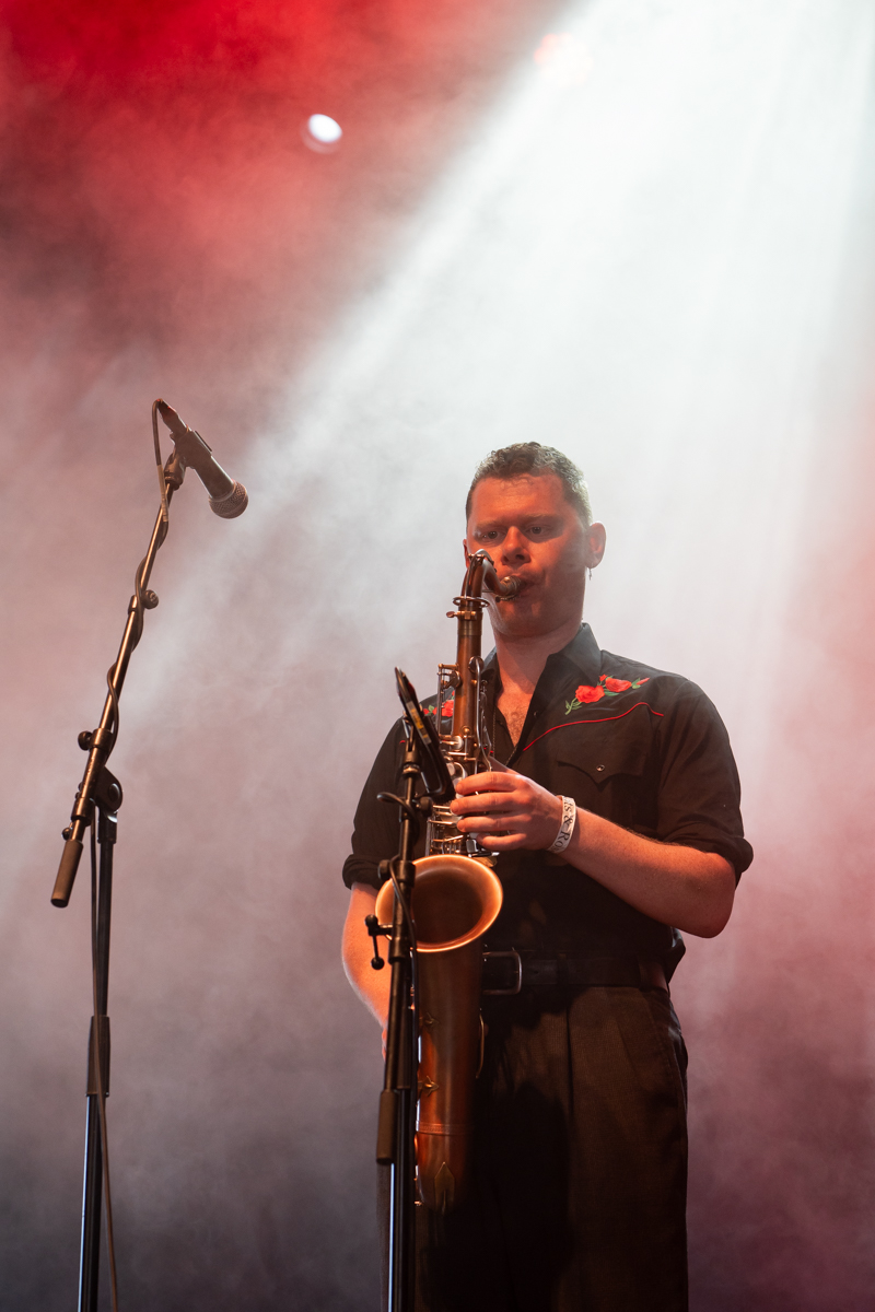Rob Heron & The Tea Pad Orchestra @ Roots & Roses Festival, picture 3, photographed by Koen Marcoen - FrontView Magazine