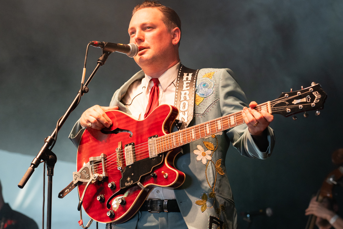 Rob Heron & The Tea Pad Orchestra @ Roots & Roses Festival, picture 6, photographed by Koen Marcoen - FrontView Magazine