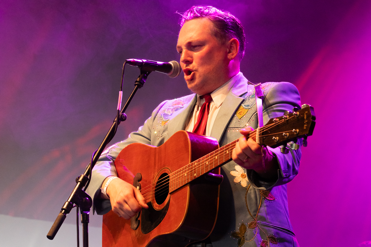 Rob Heron & The Tea Pad Orchestra @ Roots & Roses Festival, picture 9, photographed by Koen Marcoen - FrontView Magazine