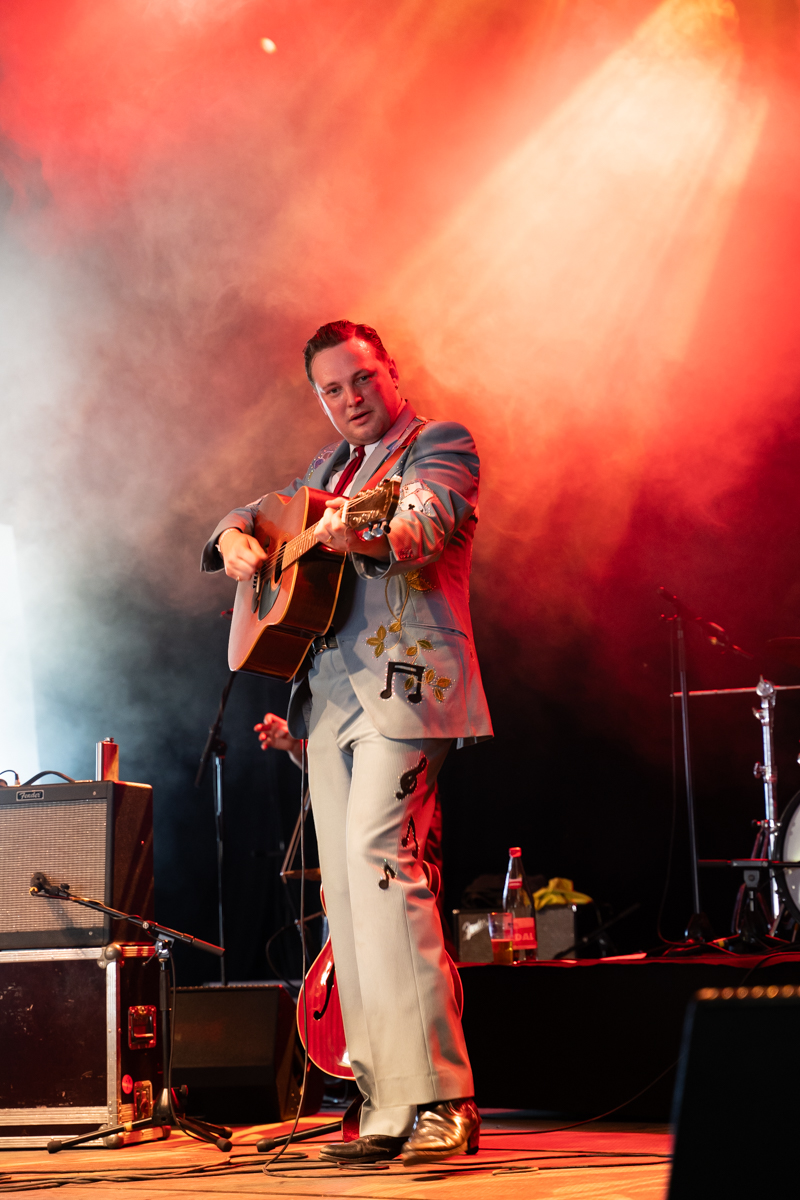 Rob Heron & The Tea Pad Orchestra @ Roots & Roses Festival, picture 11, photographed by Koen Marcoen - FrontView Magazine