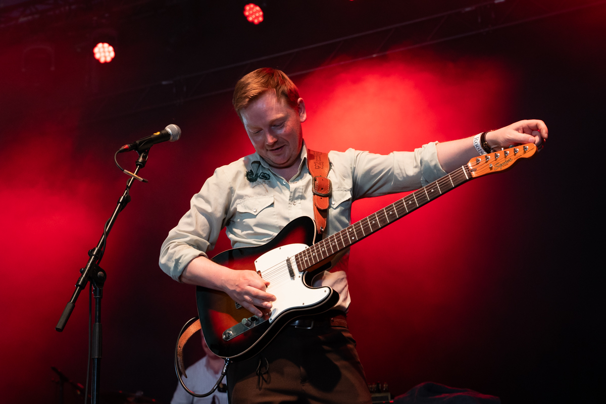 Rob Heron & The Tea Pad Orchestra @ Roots & Roses Festival, picture 12, photographed by Koen Marcoen - FrontView Magazine