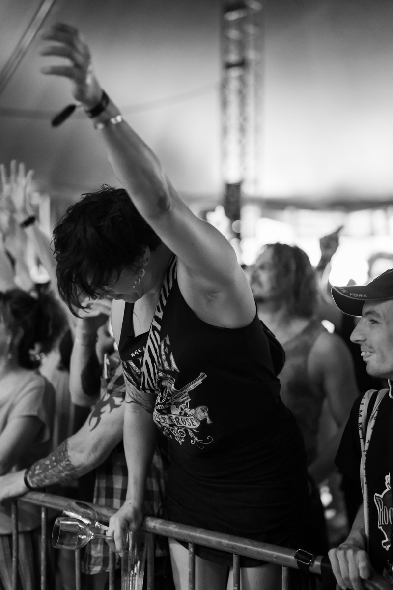 The Zac Schulze Gang @ Roots & Roses Festival, picture 11, photographed by Koen Marcoen - FrontView Magazine