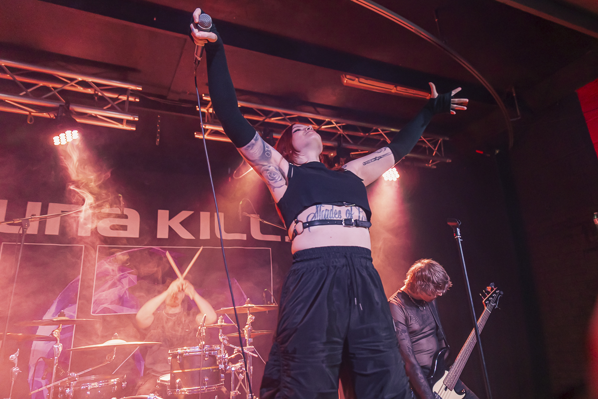 Luna Kills @ Club Hell Diest, picture 2, photographed by Peter Smet - FrontView Magazine