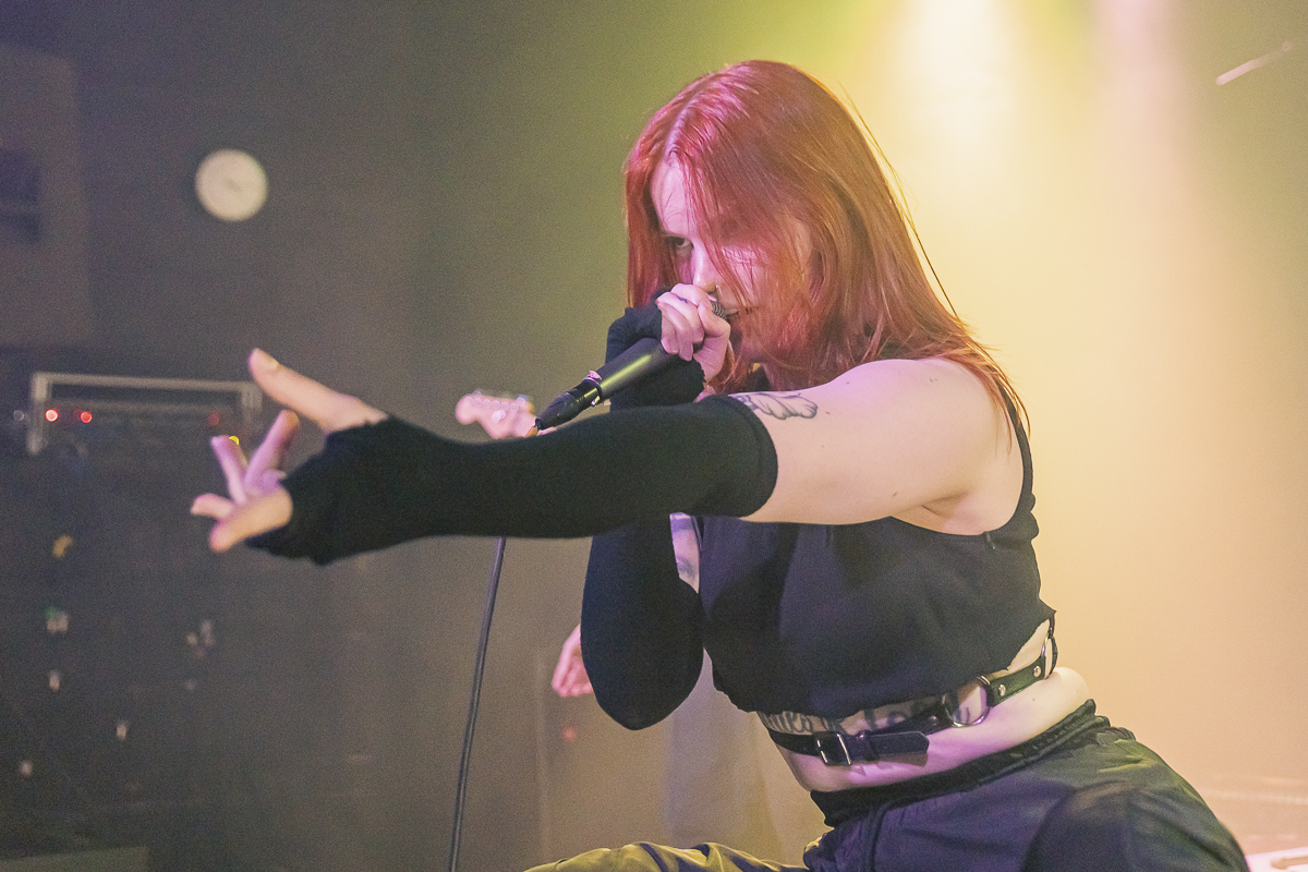Luna Kills @ Club Hell Diest, picture 5, photographed by Peter Smet - FrontView Magazine