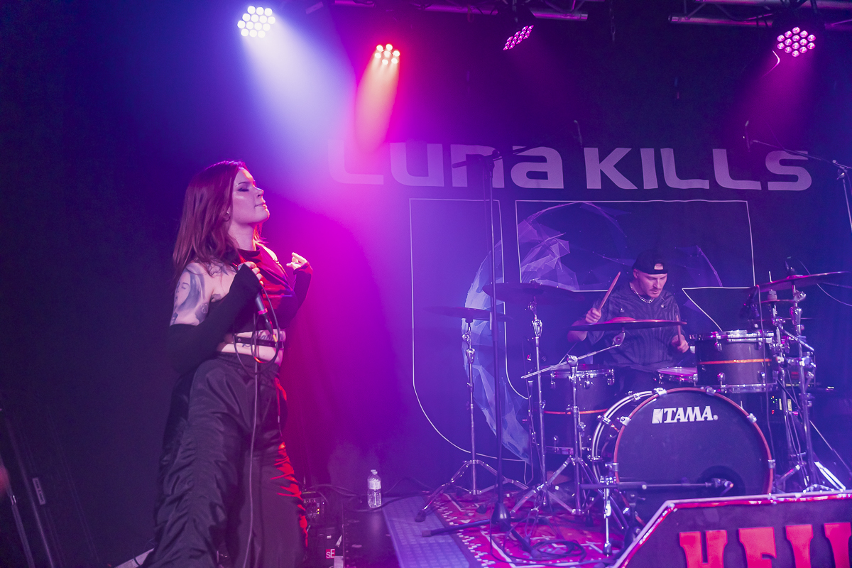 Luna Kills @ Club Hell Diest, picture 14, photographed by Peter Smet - FrontView Magazine