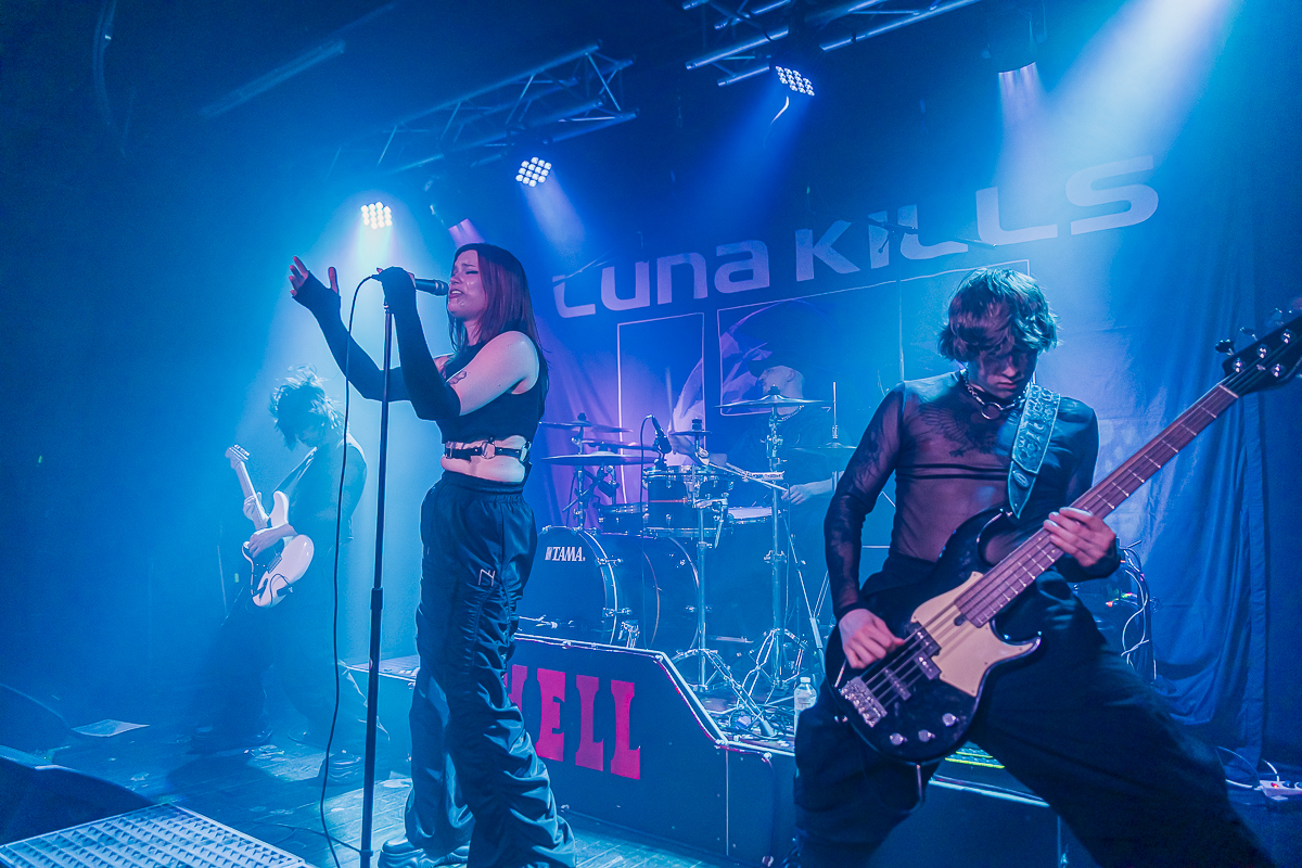 Luna Kills @ Club Hell Diest, picture 18, photographed by Peter Smet - FrontView Magazine