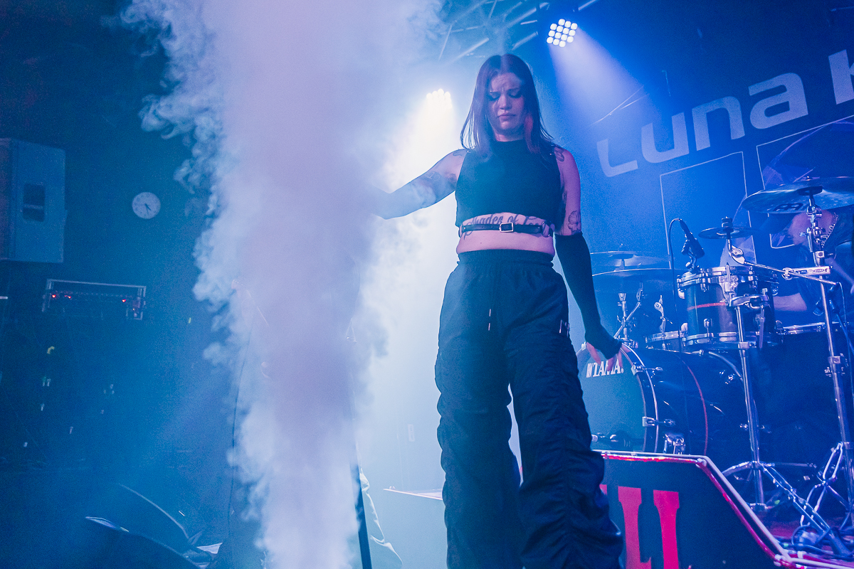 Luna Kills @ Club Hell Diest, picture 19, photographed by Peter Smet - FrontView Magazine