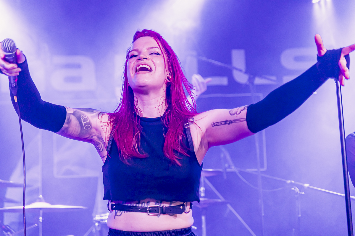 Luna Kills @ Club Hell Diest, picture 23, photographed by Peter Smet - FrontView Magazine