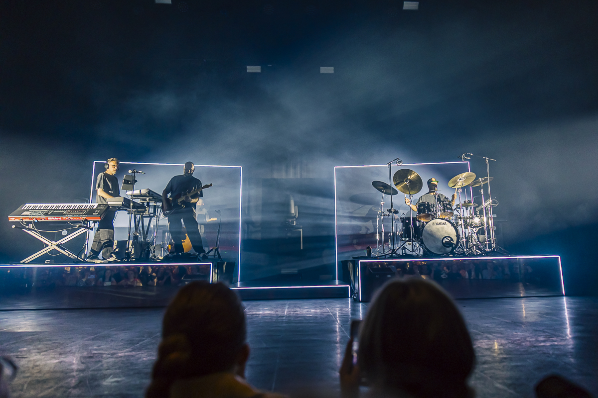 Laura Tesoro @ Ancienne Belgique, picture 1, photographed by Peter Smet - FrontView Magazine