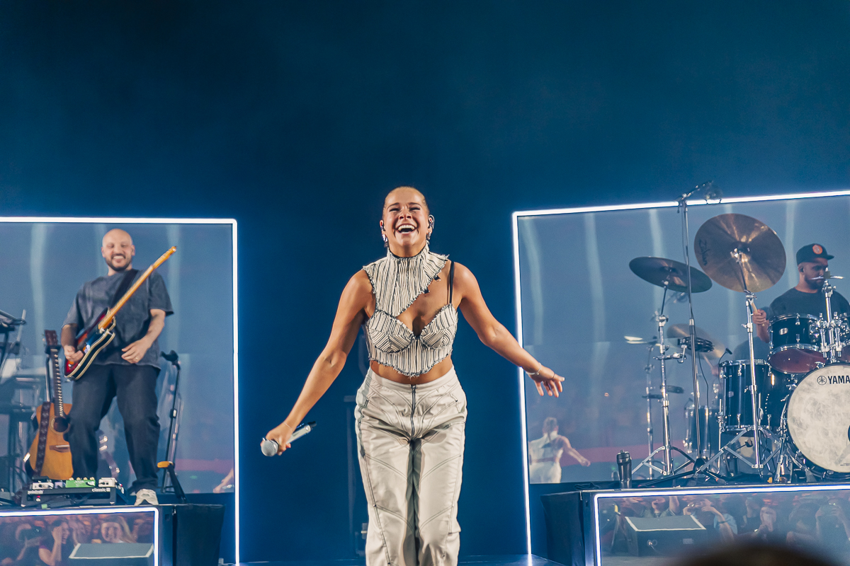 Laura Tesoro @ Ancienne Belgique, picture 2, photographed by Peter Smet - FrontView Magazine