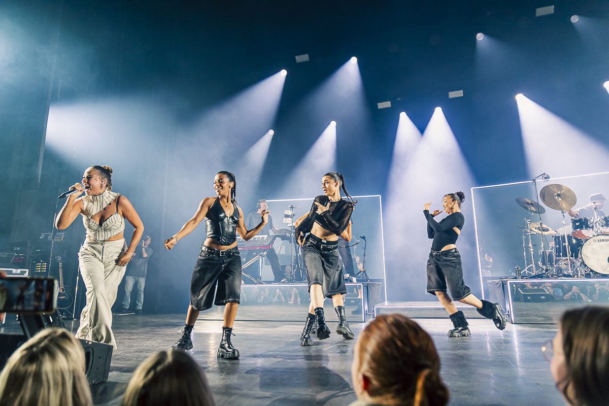 Laura Tesoro @ Ancienne Belgique, picture 5, photographed by Peter Smet - FrontView Magazine