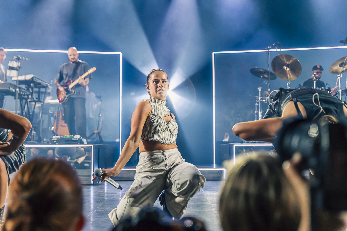 Laura Tesoro @ Ancienne Belgique, picture 7, photographed by Peter Smet - FrontView Magazine