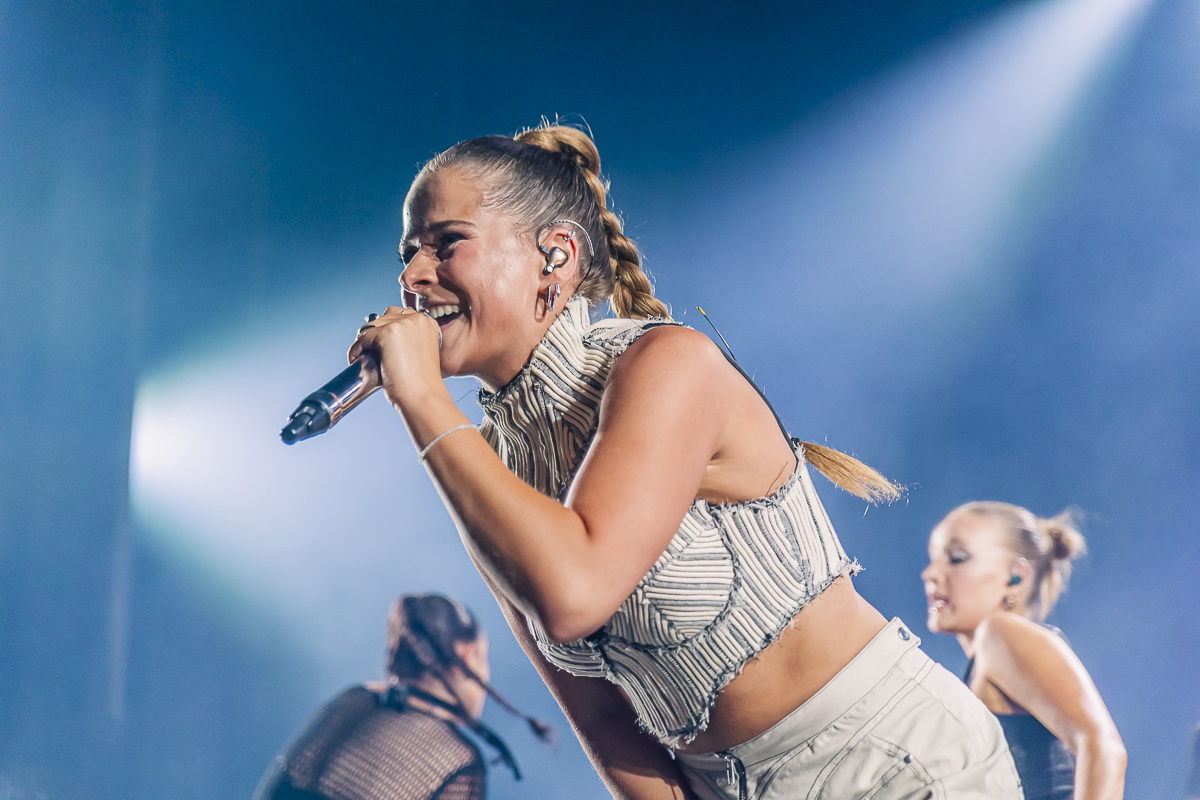 Laura Tesoro @ Ancienne Belgique, picture 8, photographed by Peter Smet - FrontView Magazine
