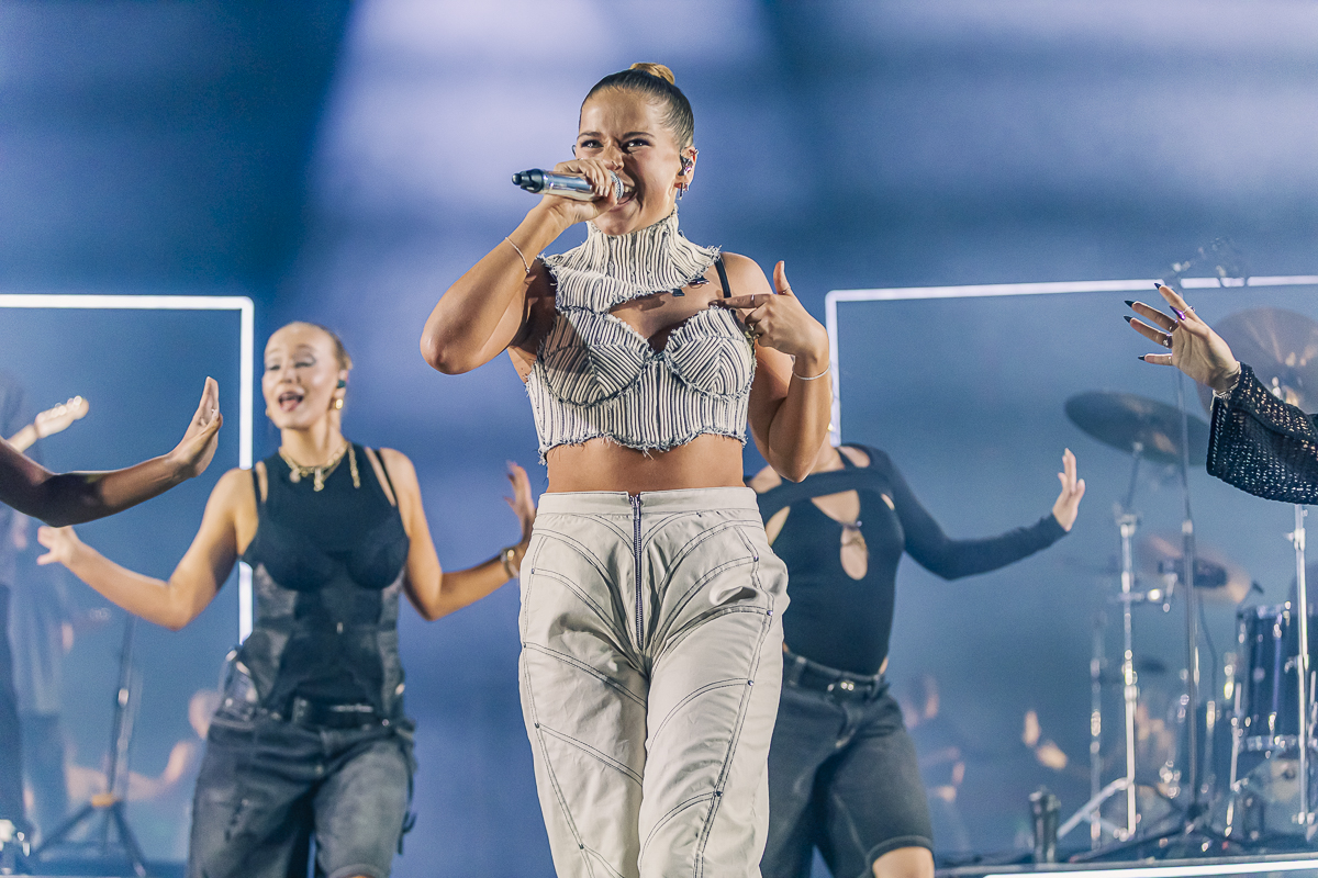Laura Tesoro @ Ancienne Belgique, picture 11, photographed by Peter Smet - FrontView Magazine