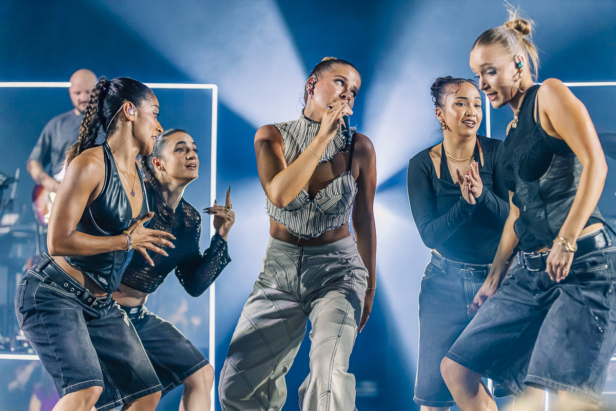 Laura Tesoro @ Ancienne Belgique, picture 14, photographed by Peter Smet - FrontView Magazine