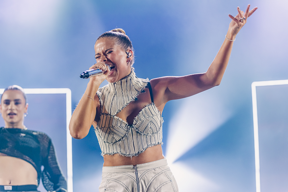 Laura Tesoro @ Ancienne Belgique, picture 16, photographed by Peter Smet - FrontView Magazine